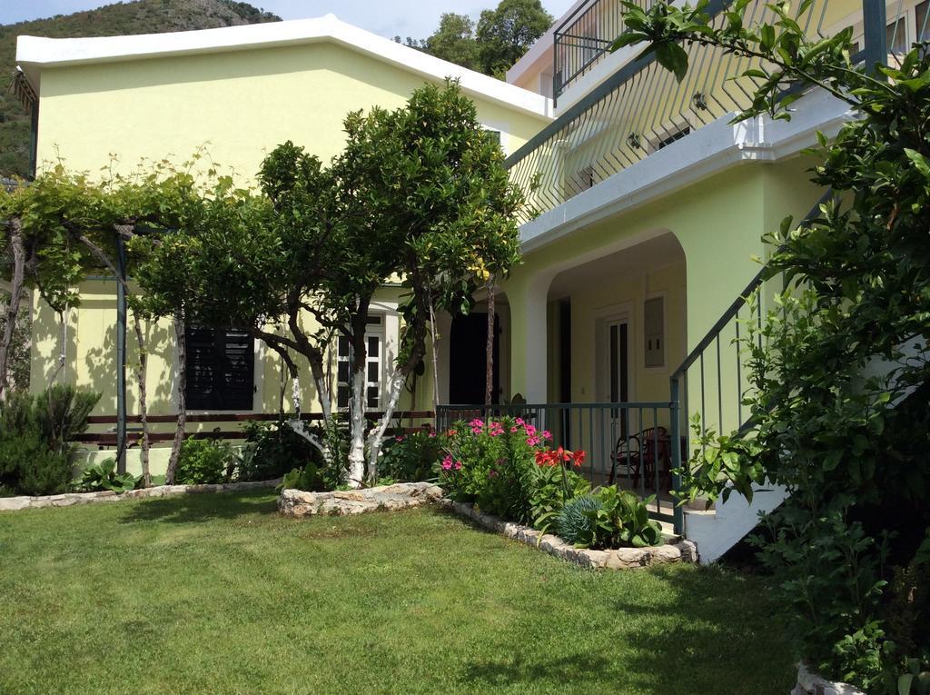 Apartments Simo Petrovac 外观 照片