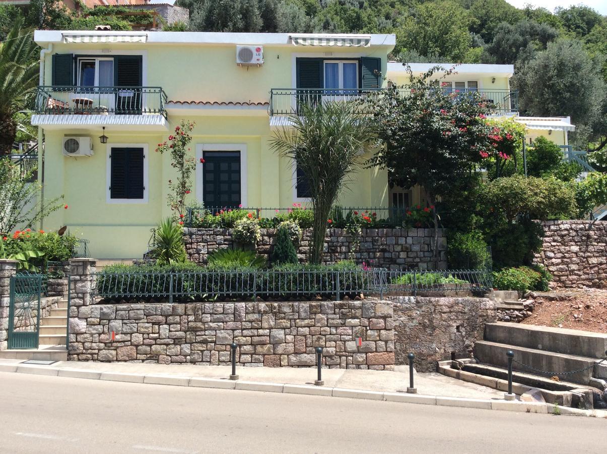 Apartments Simo Petrovac 外观 照片