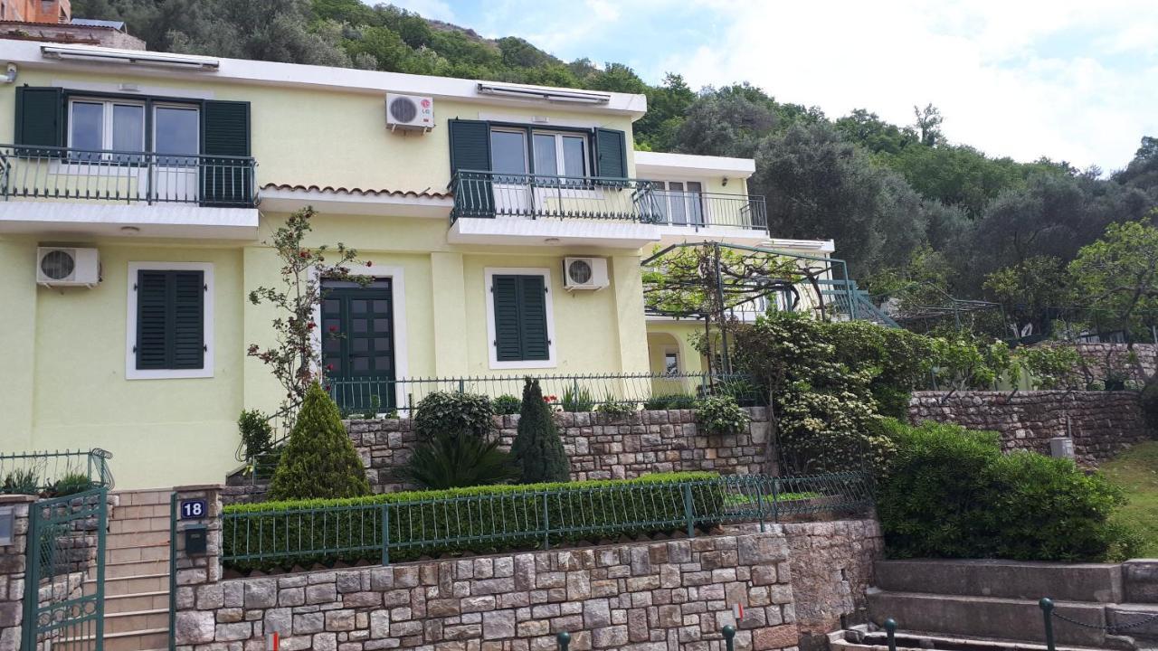 Apartments Simo Petrovac 外观 照片